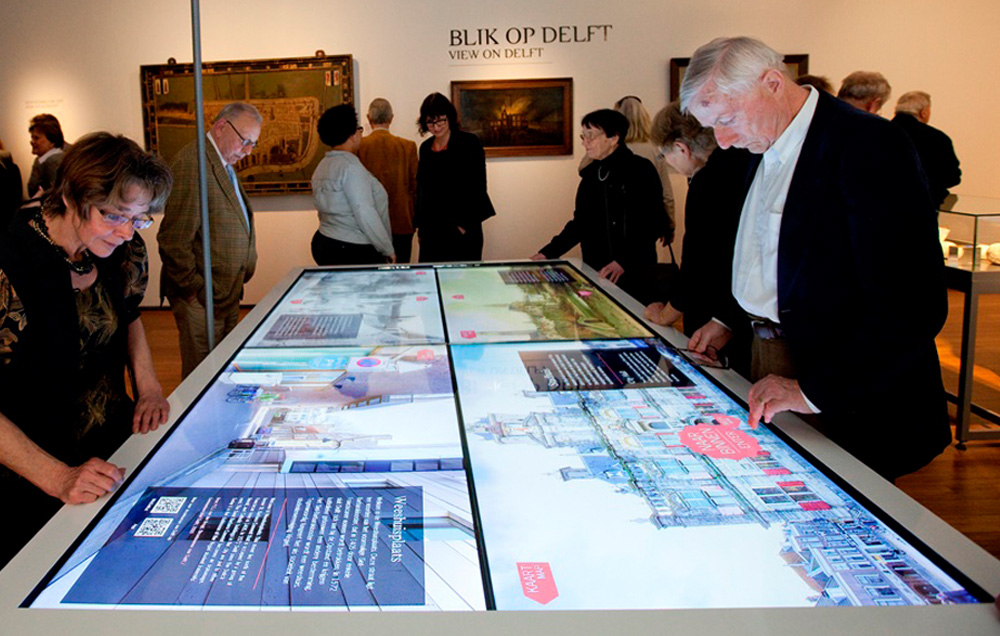 Interactieve tafel 'Delft op de Kaert'